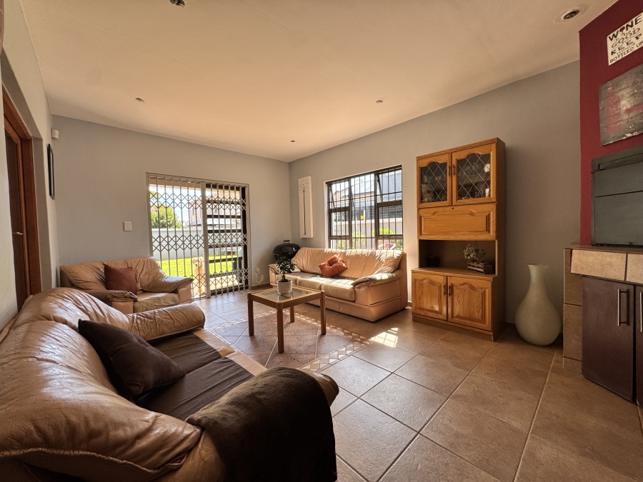 To Let 3 Bedroom Property for Rent in La Hoff North West